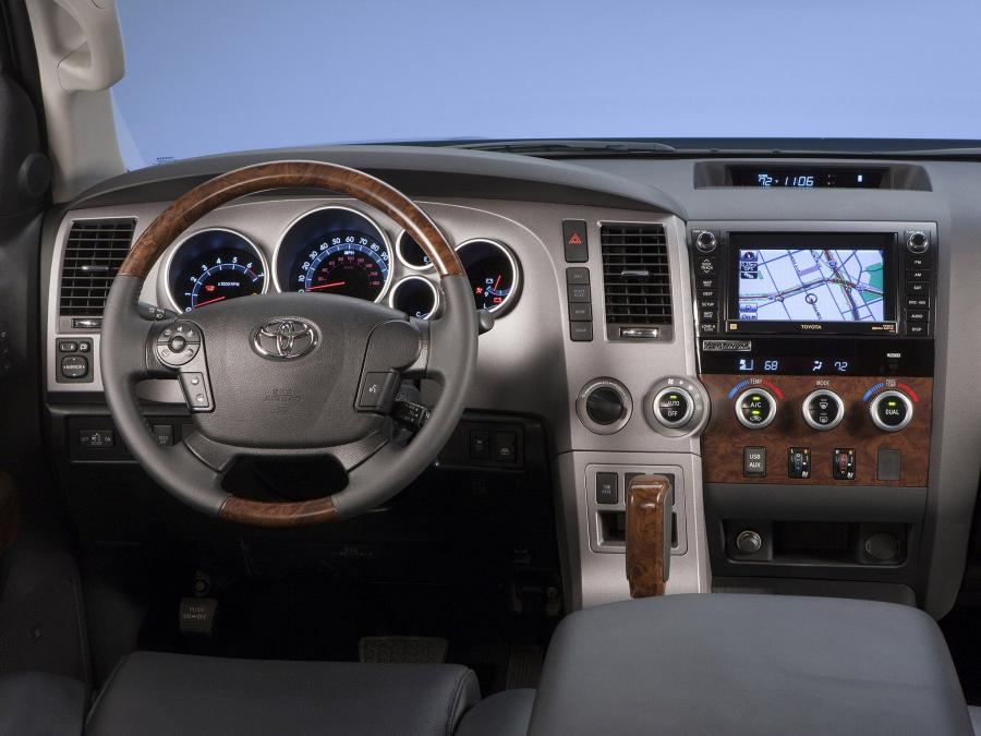  Toyota Tundra CrewMax Platinum Package 2009 года  (фото 13 из 23)